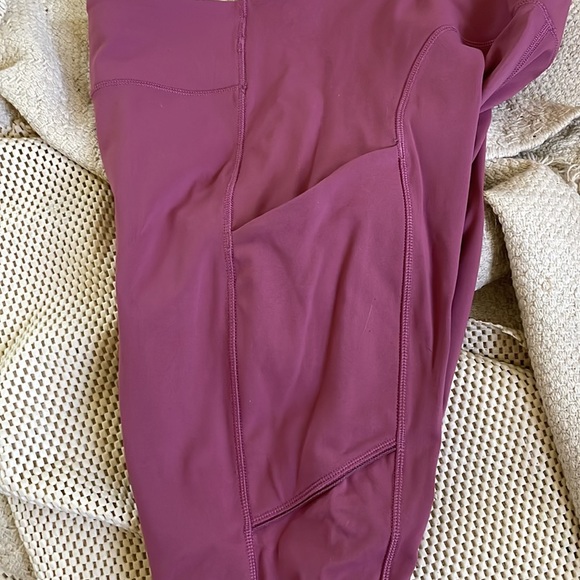 Lululemon Swift Speed Crop Tight 21” size 6 in dark pink - Picture 5 of 7